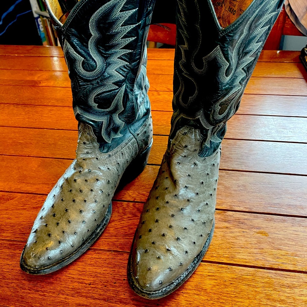 Tony Llama Cowboy Boots 4 Sale, stand out on the dance floor or at the concert!